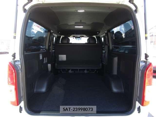 Toyota HIACE VAN 2022-12 7252617-11