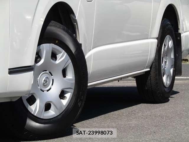 Toyota HIACE VAN 2022-12 7252617-15