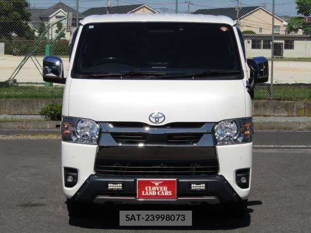 Toyota HIACE VAN 2022-12 7252617-18