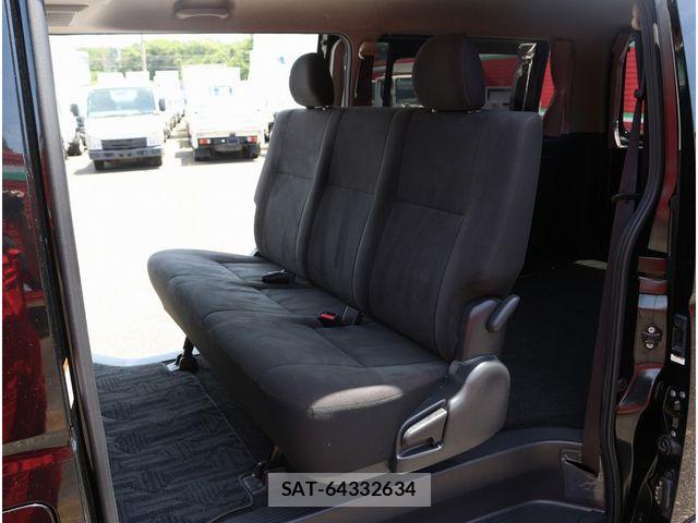 Toyota HIACE VAN 2019-08 7252627-23
