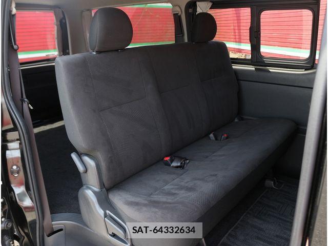 Toyota HIACE VAN 2019-08 7252627-24