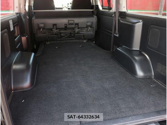 Toyota HIACE VAN 2019-08 7252627-25