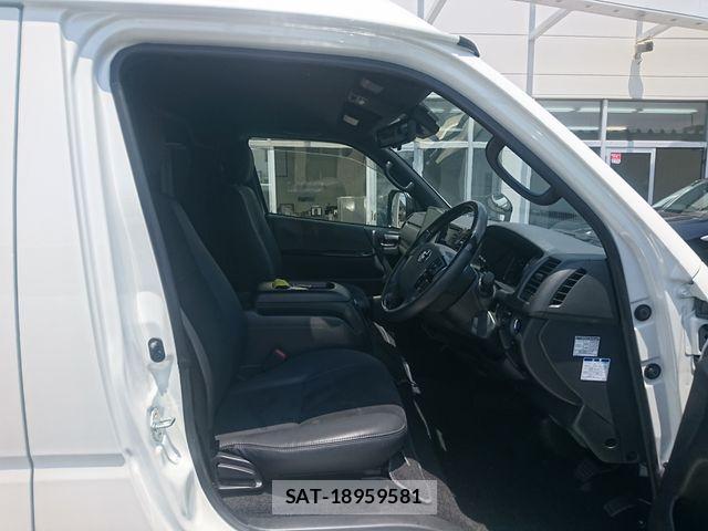 Toyota HIACE VAN 2024-04 7273174-8