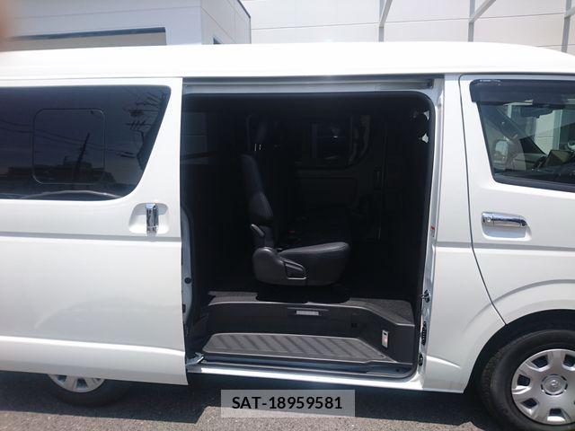 Toyota HIACE VAN 2024-04 7273174-11