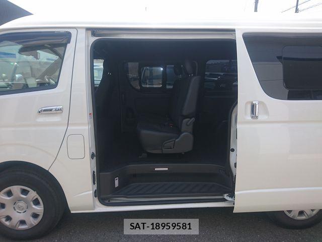 Toyota HIACE VAN 2024-04 7273174-12