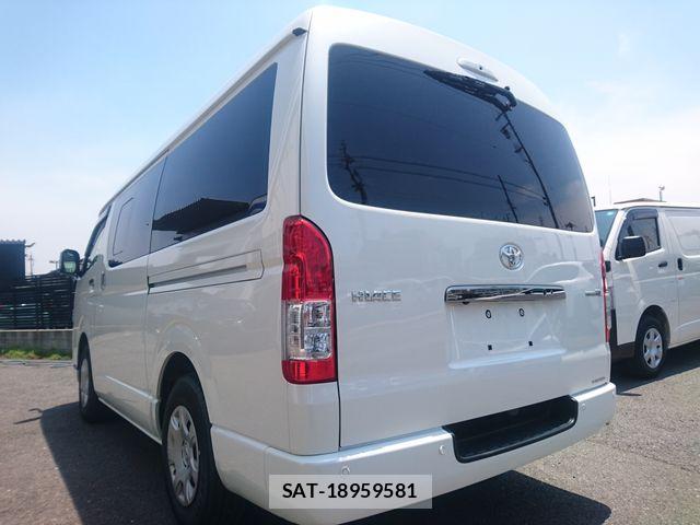 Toyota HIACE VAN 2024-04 7273174-1