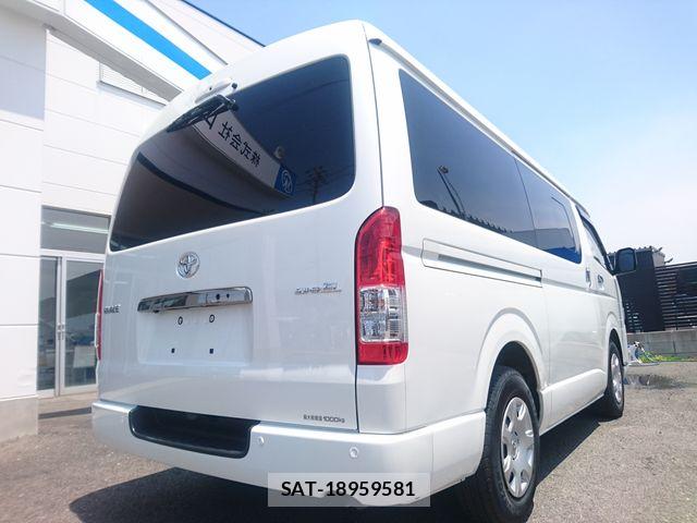 Toyota HIACE VAN 2024-04 7273174-2