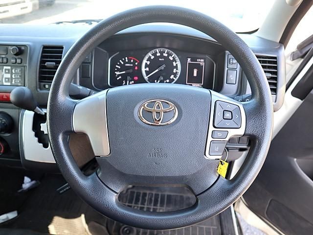 Toyota HIACE VAN 2023-04 7306733-3