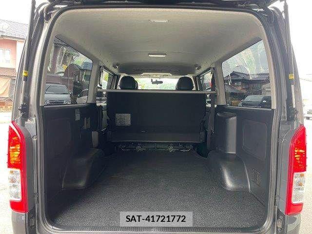 Toyota HIACE VAN 2017-02 7330731-11