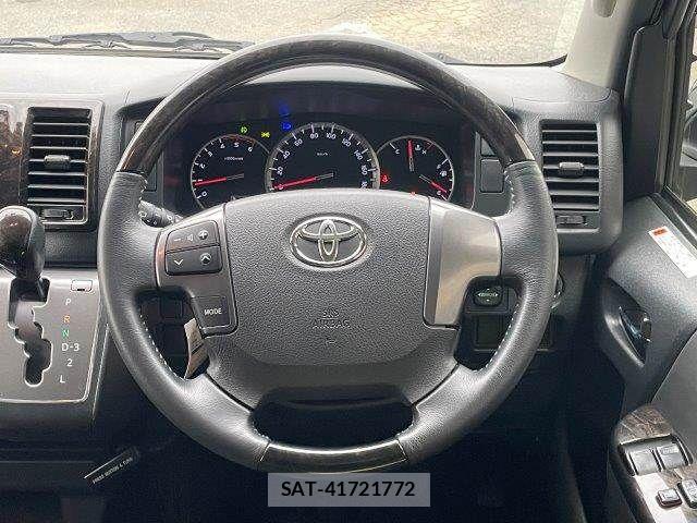 Toyota HIACE VAN 2017-02 7330731-12