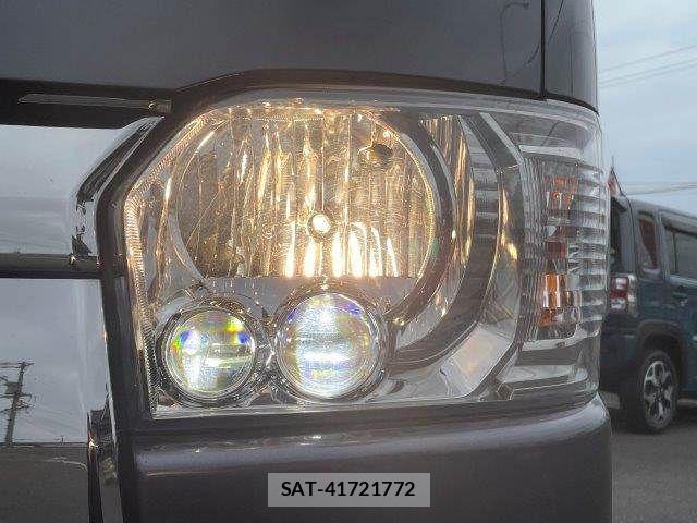 Toyota HIACE VAN 2017-02 7330731-13