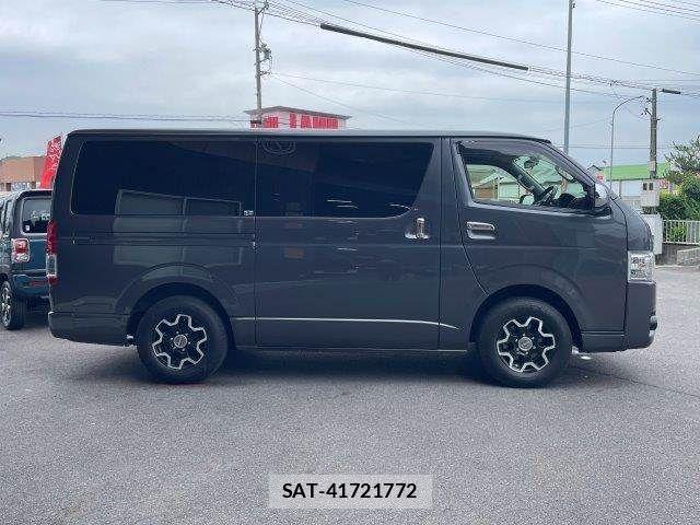 Toyota HIACE VAN 2017-02 7330731-18