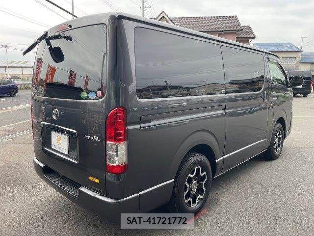 Toyota HIACE VAN 2017-02 7330731-19