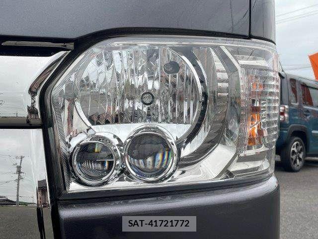Toyota HIACE VAN 2017-02 7330731-23