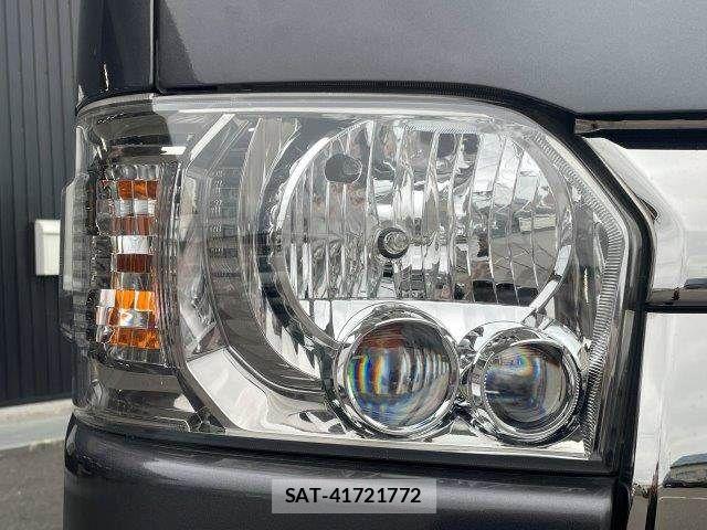 Toyota HIACE VAN 2017-02 7330731-24