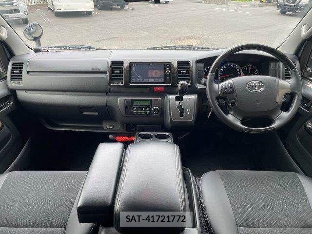 Toyota HIACE VAN 2017-02 7330731-2