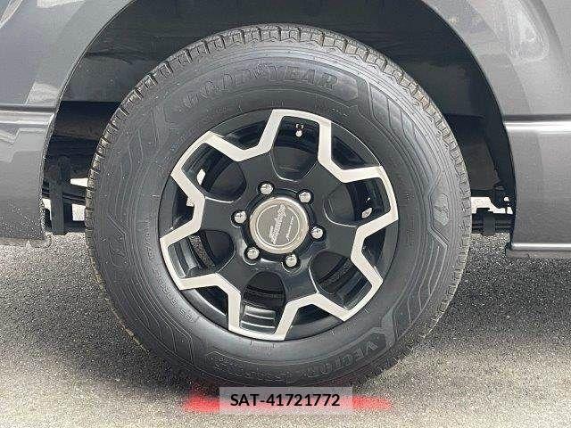 Toyota HIACE VAN 2017-02 7330731-29
