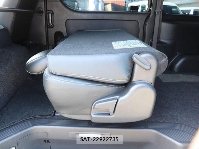Toyota HIACE VAN 2022-01 7330702-11