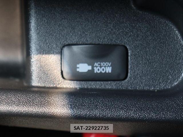 Toyota HIACE VAN 2022-01 7330702-18