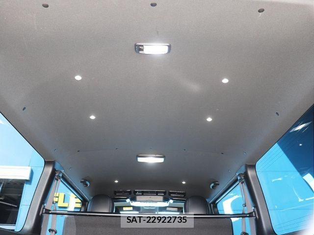 Toyota HIACE VAN 2022-01 7330702-3