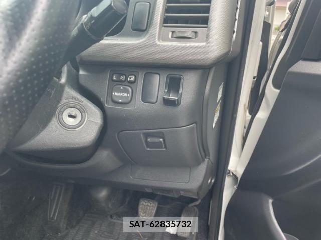 Toyota HIACE VAN 2013-08 7330746-15