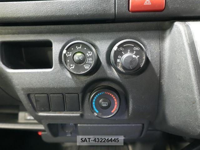 Toyota HIACE VAN 2022-12 7330735-16