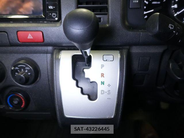 Toyota HIACE VAN 2022-12 7330735-18