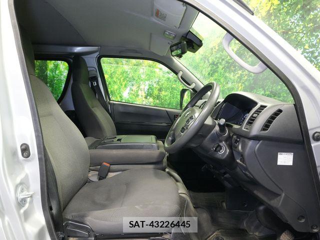 Toyota HIACE VAN 2022-12 7330735-25
