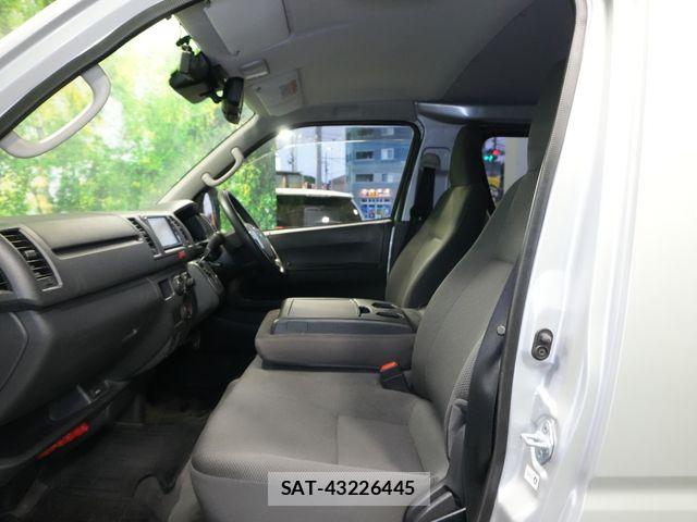 Toyota HIACE VAN 2022-12 7330735-27