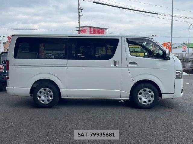 Toyota HIACE VAN 2022-08 7330724-24