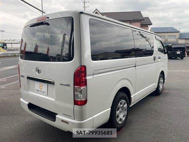 Toyota HIACE VAN 2022-08 7330724-25