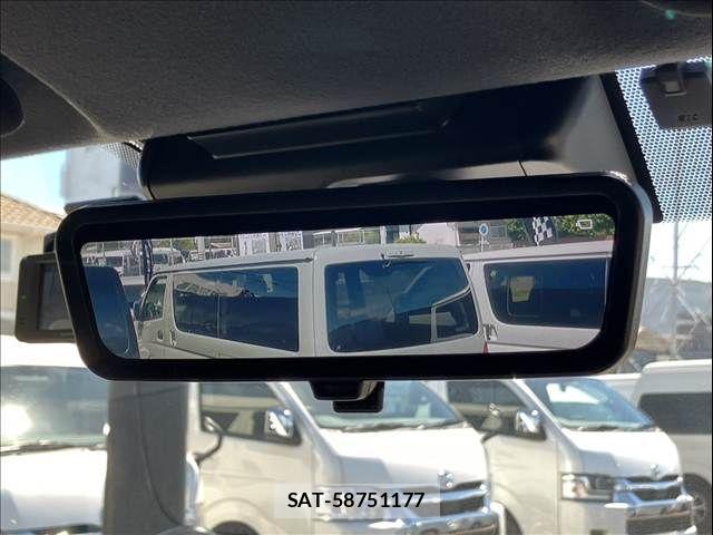 Toyota HIACE VAN 2023-06 7330716-16