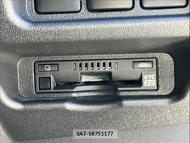 Toyota HIACE VAN 2023-06 7330716-17