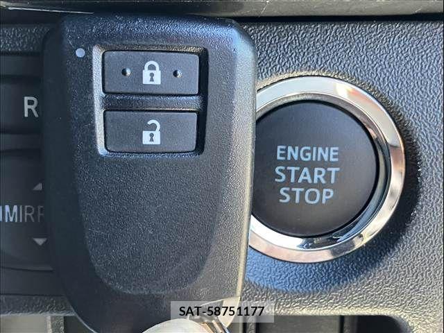 Toyota HIACE VAN 2023-06 7330716-18