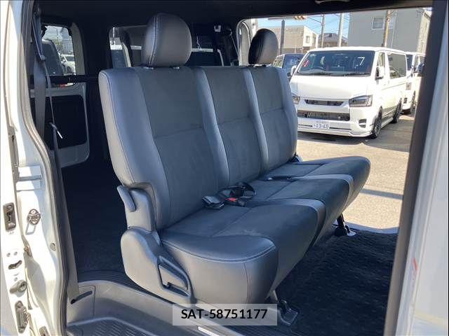 Toyota HIACE VAN 2023-06 7330716-7