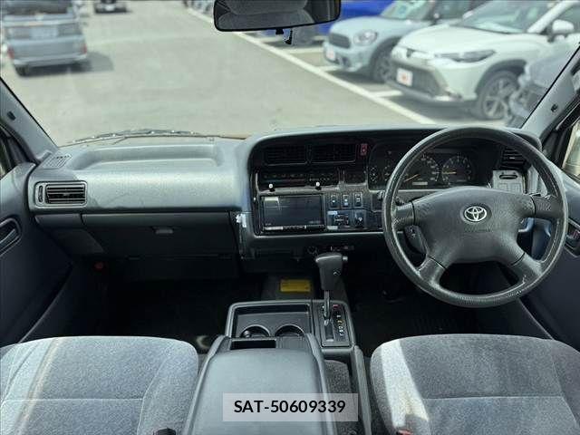 Toyota HIACE VAN 2002-03 7330737-1