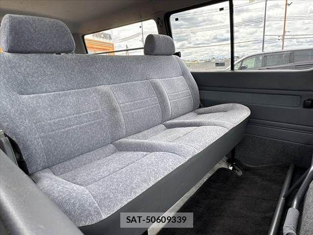 Toyota HIACE VAN 2002-03 7330737-19
