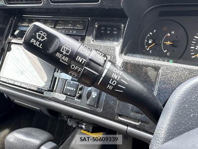 Toyota HIACE VAN 2002-03 7330737-26