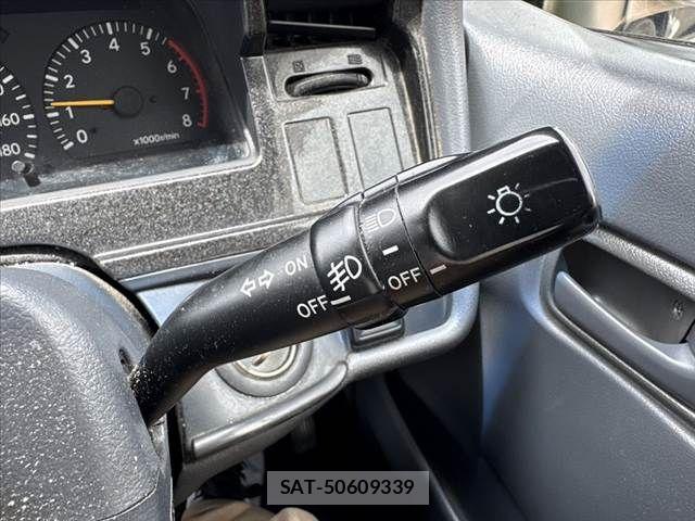 Toyota HIACE VAN 2002-03 7330737-27