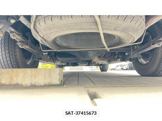 Toyota HIACE VAN 2005-09 7330747-11