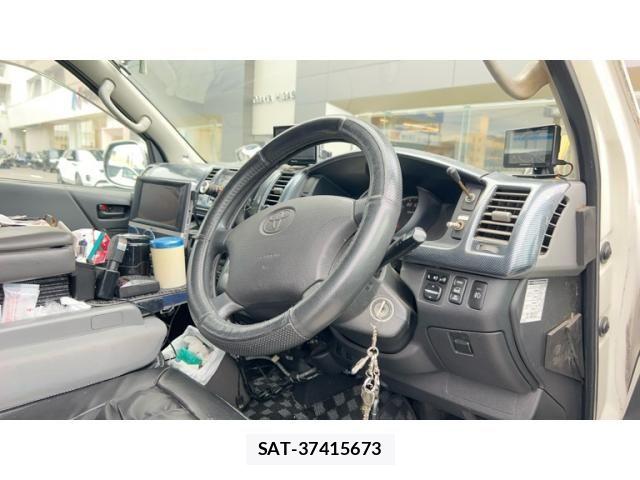 Toyota HIACE VAN 2005-09 7330747-12