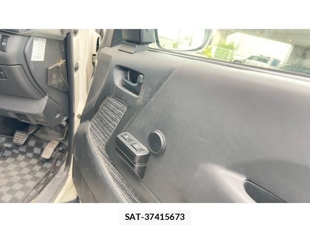Toyota HIACE VAN 2005-09 7330747-14