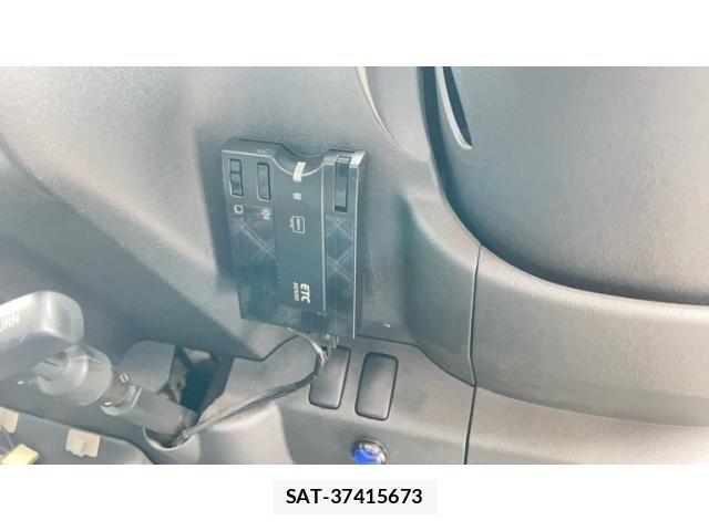 Toyota HIACE VAN 2005-09 7330747-17
