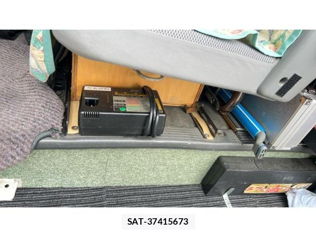 Toyota HIACE VAN 2005-09 7330747-21