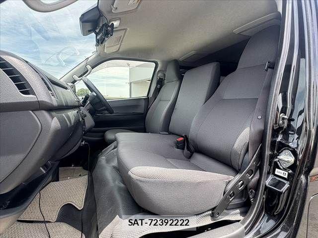 Toyota HIACE VAN 2024-04 7330714-16