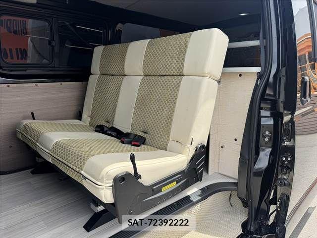 Toyota HIACE VAN 2024-04 7330714-17