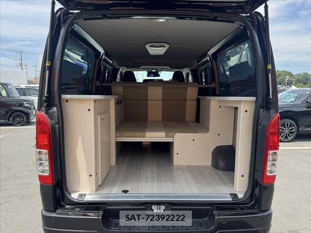 Toyota HIACE VAN 2024-04 7330714-18