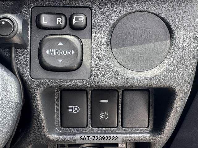 Toyota HIACE VAN 2024-04 7330714-23