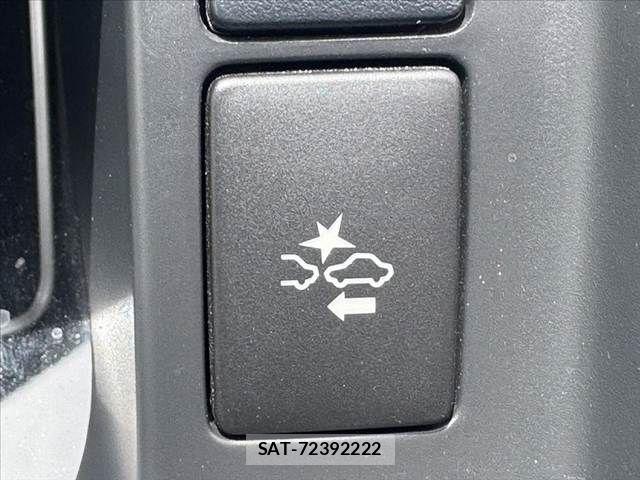 Toyota HIACE VAN 2024-04 7330714-25