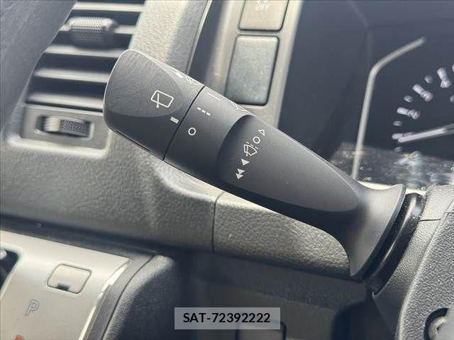 Toyota HIACE VAN 2024-04 7330714-27